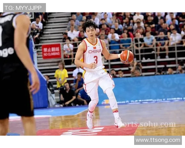 中国男篮蓝队迎战约旦队全力争胜展现实力与团队精神